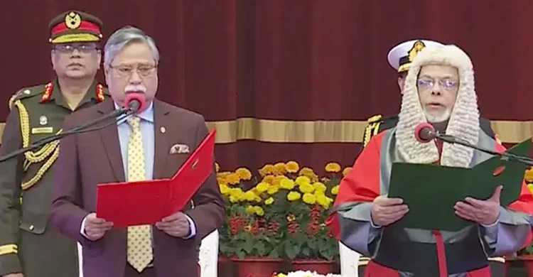 শপথ নিলেন নতুন প্রধান বিচারপতি জুবায়ের রহমান চৌধুরী