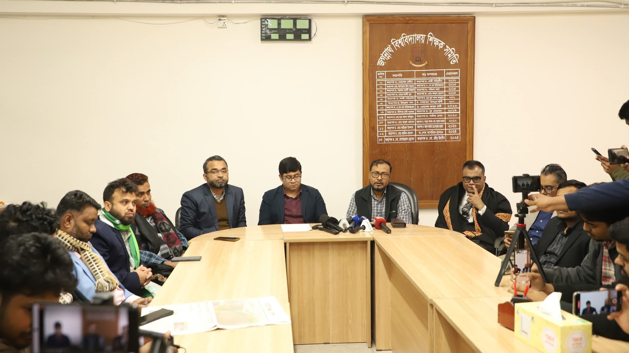 জকসু স্থগিতে বিক্ষোভকারীদের বিচারের দাবি শিক্ষক সমিতির