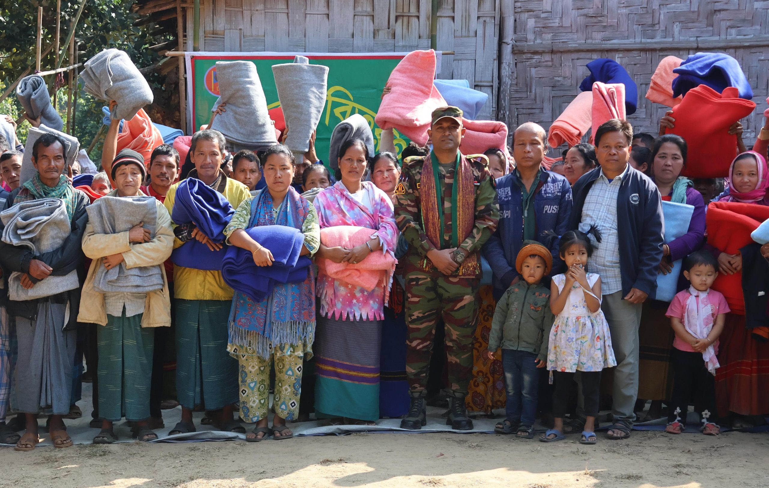 দুর্গম পাহাড়ে আলীকদম সেনাজোনের উদ্যোগে ১শত পরিবারের মাঝে শীতবস্ত্র বিতরণ