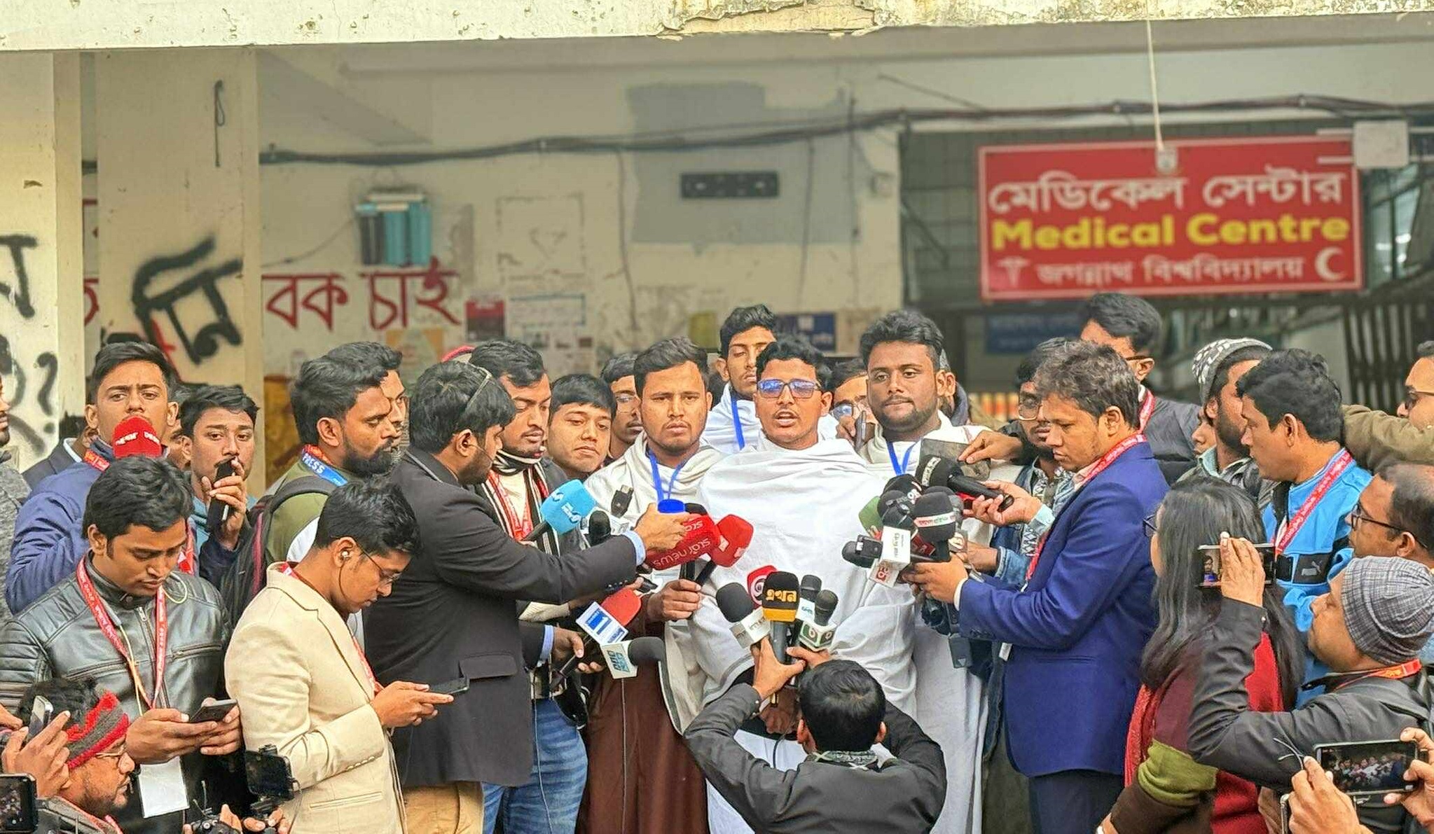 জকসুর ৮ কেন্দ্রের ভোটে শীর্ষ ৩ পদে এগিয়ে ছাত্রশিবির