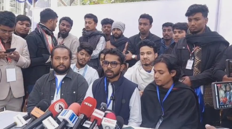 ব্যালট নাম্বারের টোকেন নিয়ে বুথে প্রবেশের অভিযোগ ছাত্রদল সমর্থিত প্যানেলের