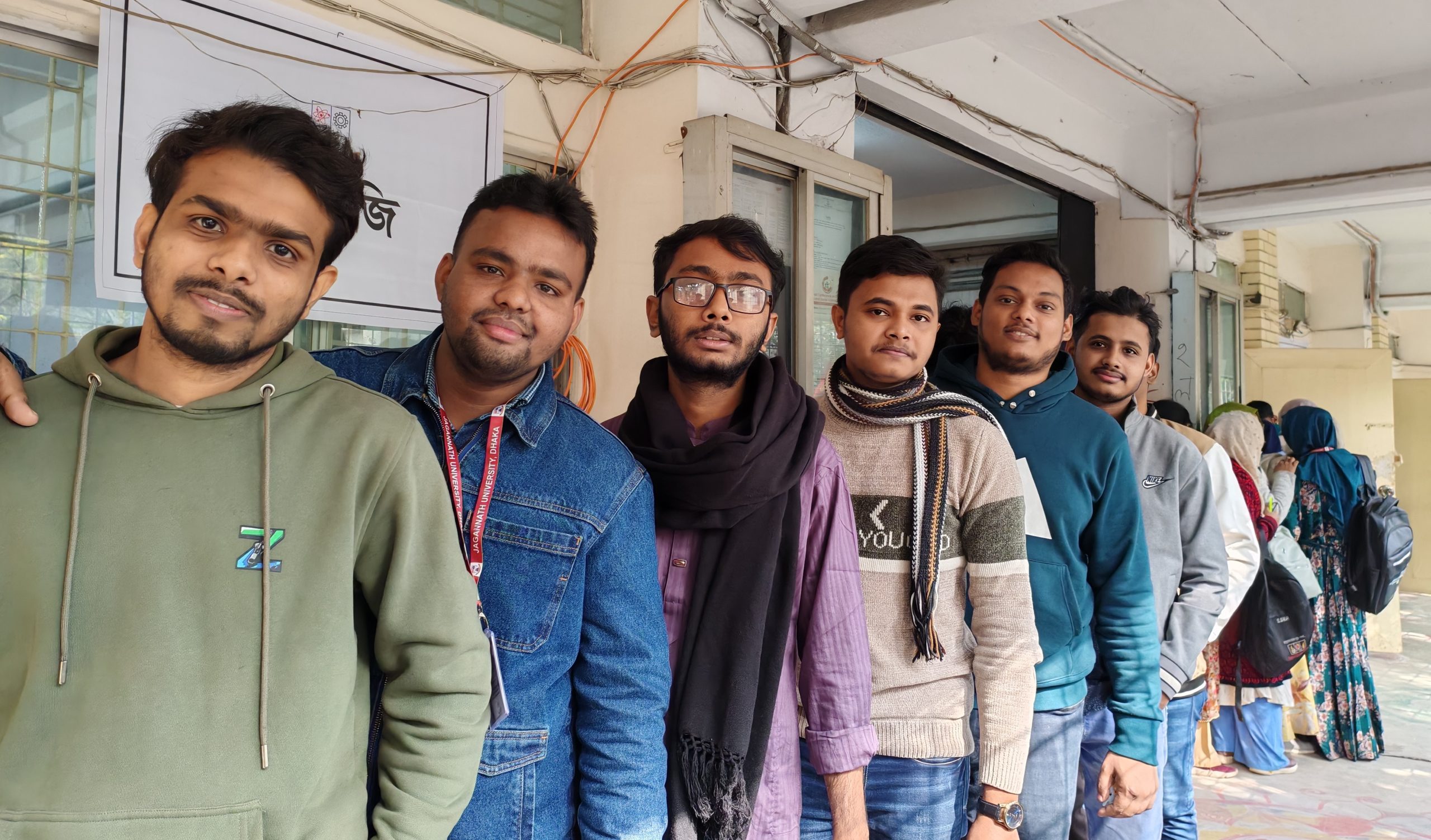 তিনটার পর ভোট কেন্দ্রে প্রবেশ করতে পারবে না ভোটাররা