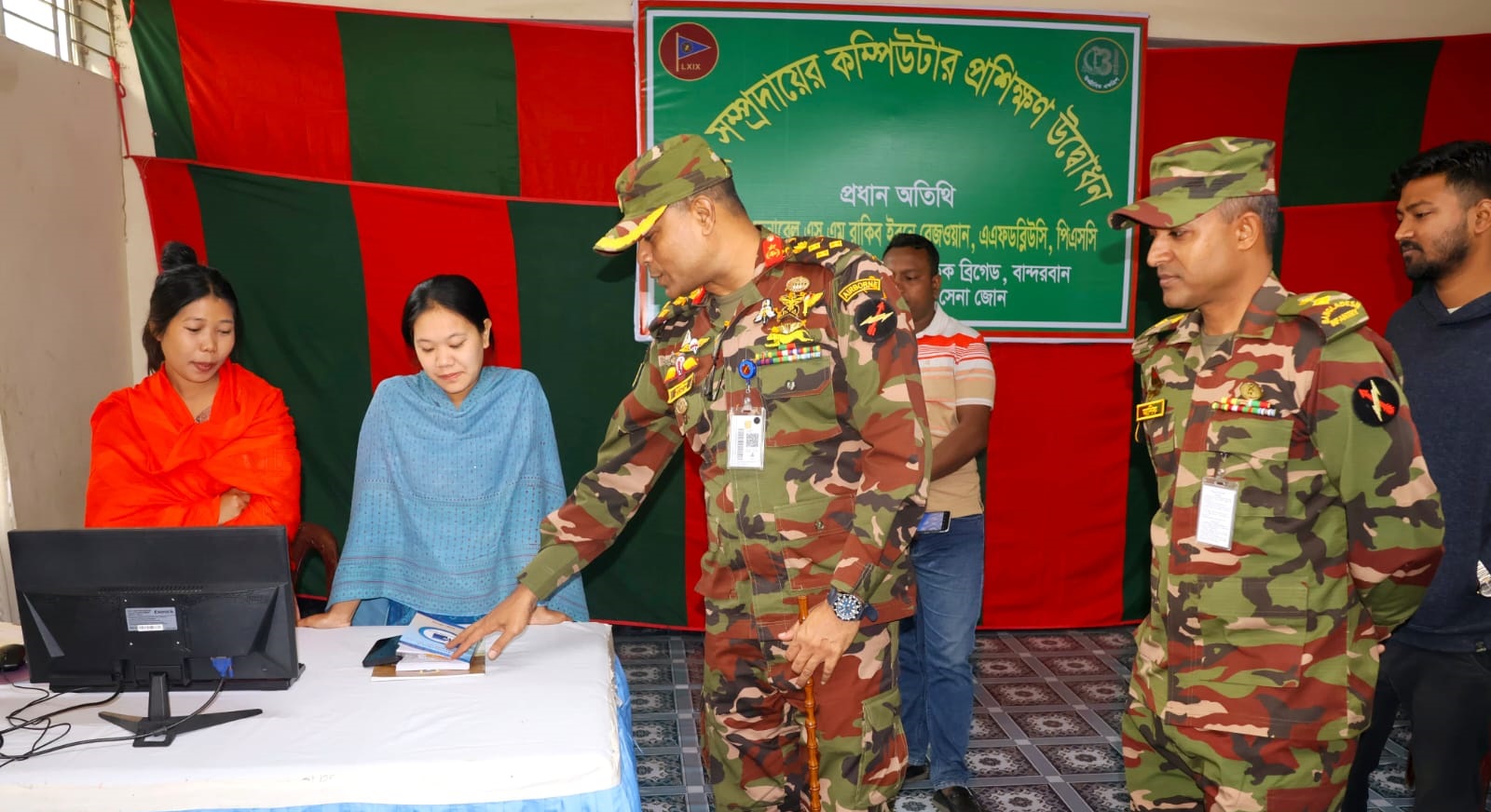 আলীকদমে ম্রোদের বিনামূল্যে ড্রাইভিং ও কম্পিউটার প্রশিক্ষণ উদ্বোধন করলেন বান্দরবান রিজিয়ন কমান্ডার
