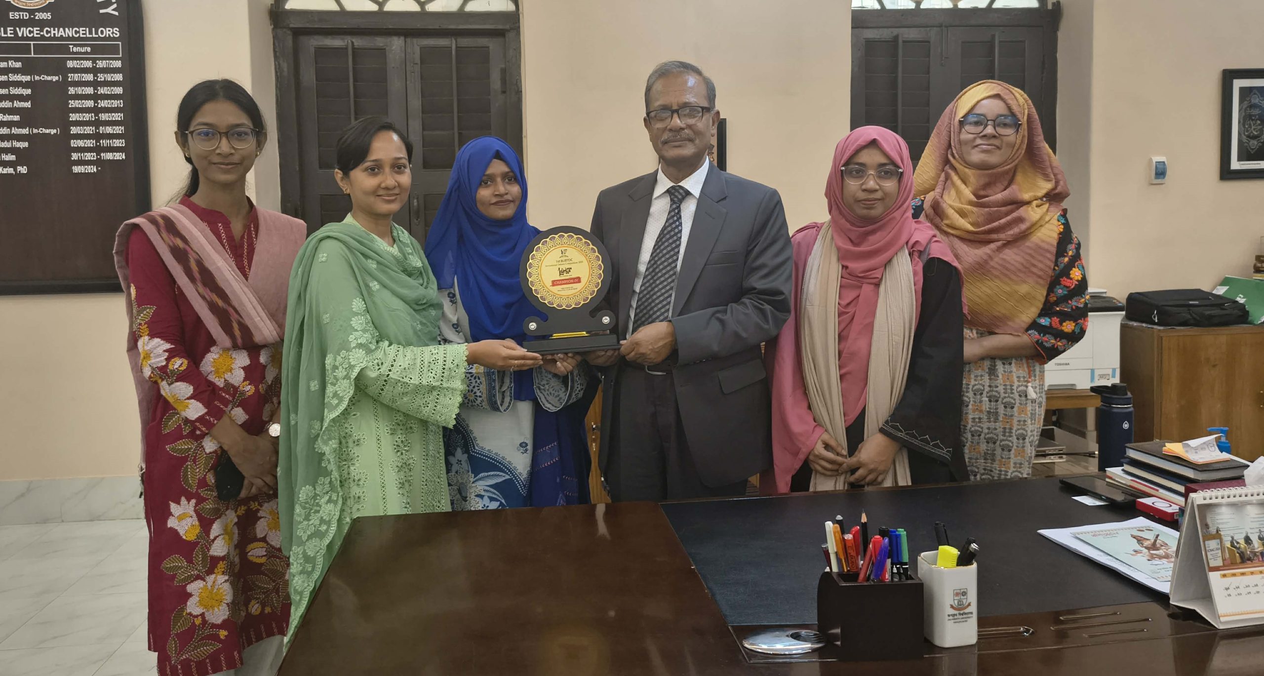 বিইউবিটি কর্তৃক আয়োজিত বির্তক প্রতিযোগিতায় চ্যাম্পিয়ন নওয়াব ফয়জুন্নেসা চৌধুরানী হল ডিবেটিং সোসাইটি(জবি)