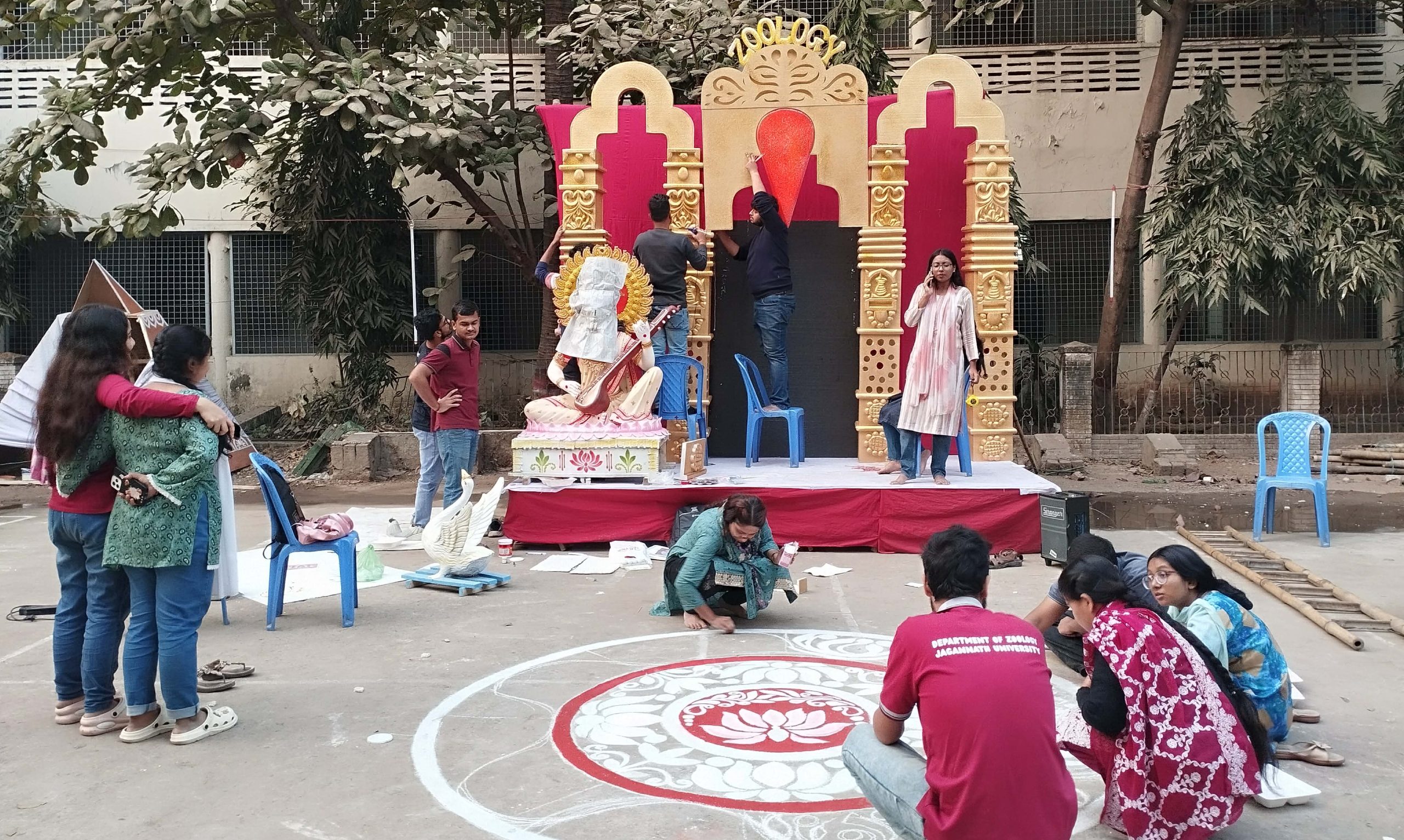 বিদ্যার দেবীর আরাধনায় সাজছে জগন্নাথ বিশ্ববিদ্যালয়