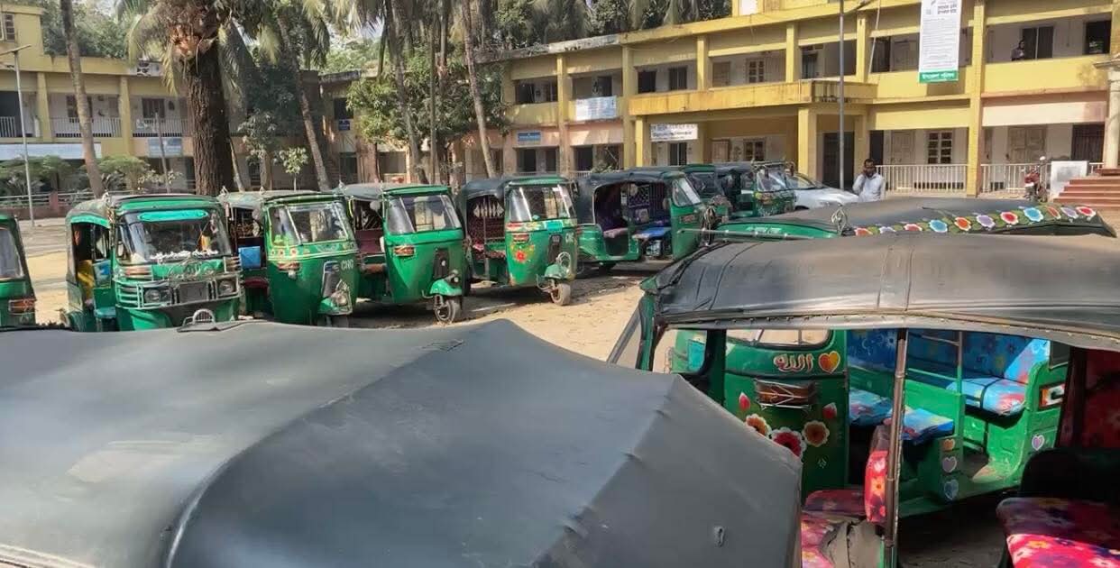 টহলের নামে ক্ষতির অভিযোগ,কোম্পানীগঞ্জে সিএনজি চলাচল বন্ধ