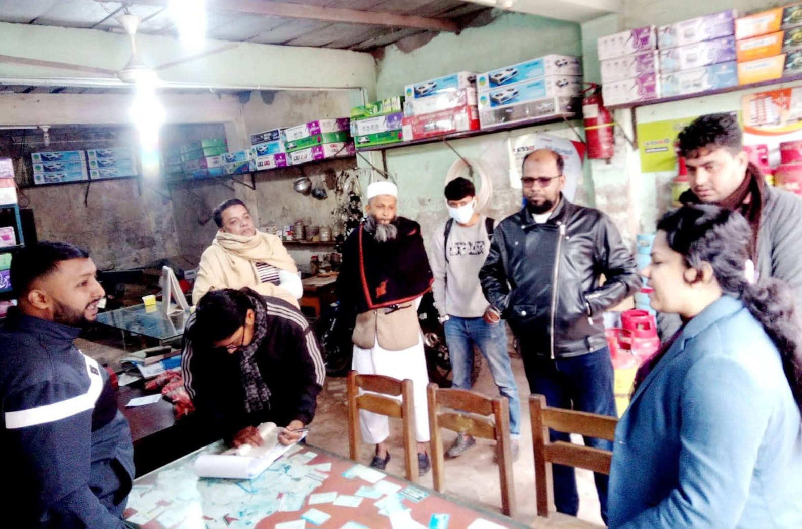 রায়পুরে অতিরিক্ত দামে এলপিজি বিক্রি: ৩ মামলায় ১১ হাজার টাকা জরিমানা