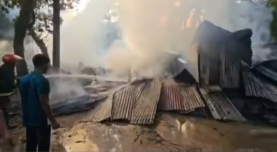 লক্ষ্মীপুরে অগ্নিকাণ্ডে পুড়ে ৪ মাসের শিশু আয়াতের মৃত্যু