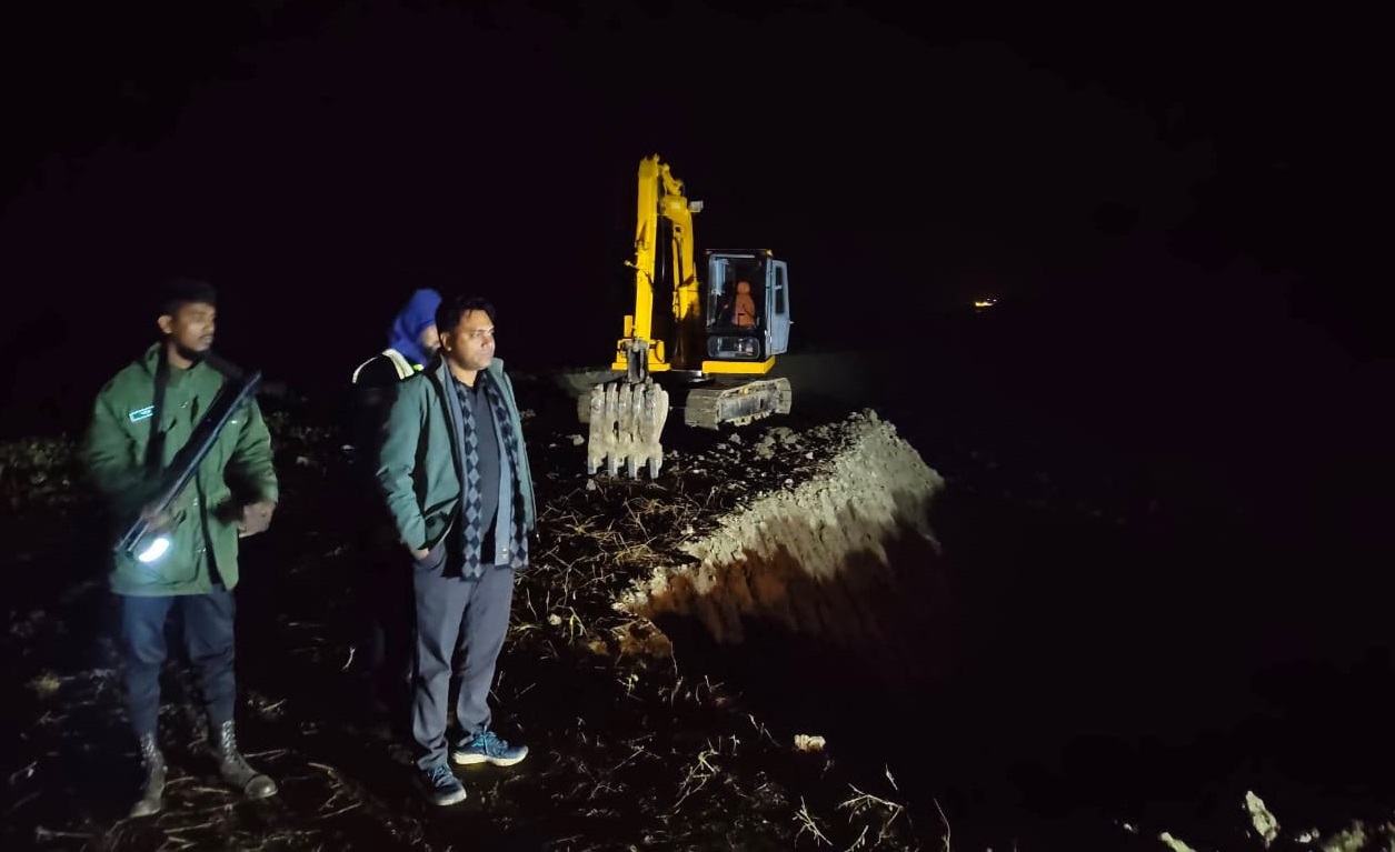 রায়পুরে ফসলি জমি ধ্বংসের দায়ে ৮ লাখ টাকা জরিমানা