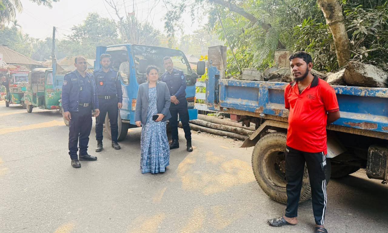 জনস্বার্থে রায়পুরে অবৈধ মাটি কর্তনের বিরুদ্ধে অভিযান