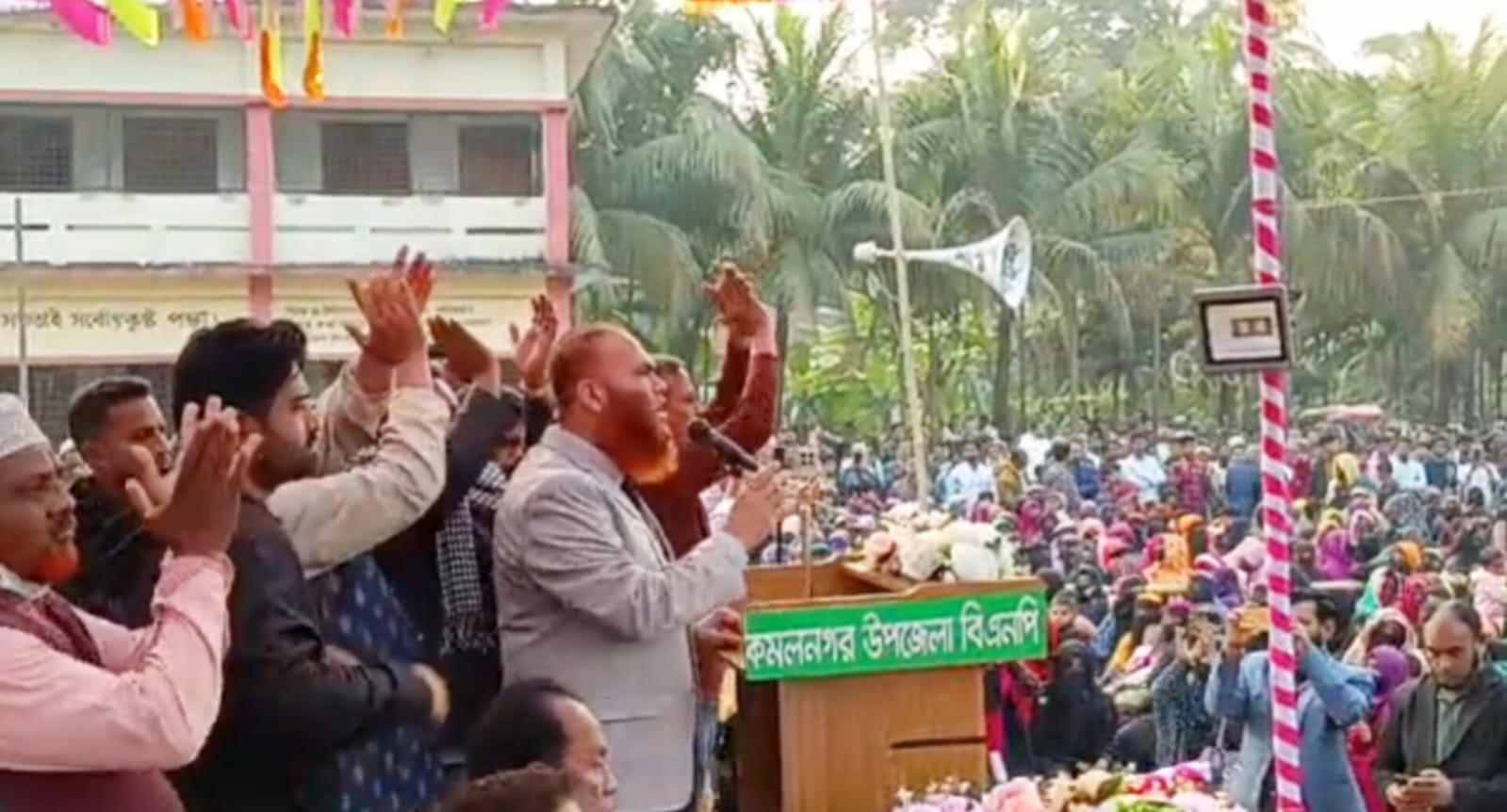 কমলনগরে বিএনপির নির্বাচনী জনসভায় নেতাকর্মীদের ঢল