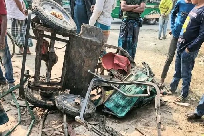 নিরাপত্তাহীন মহাসড়ক: ডাম্প ট্রাক চাপায় ১০বছরের আফরিনের ঘটনা স্থলেই মৃত্যু