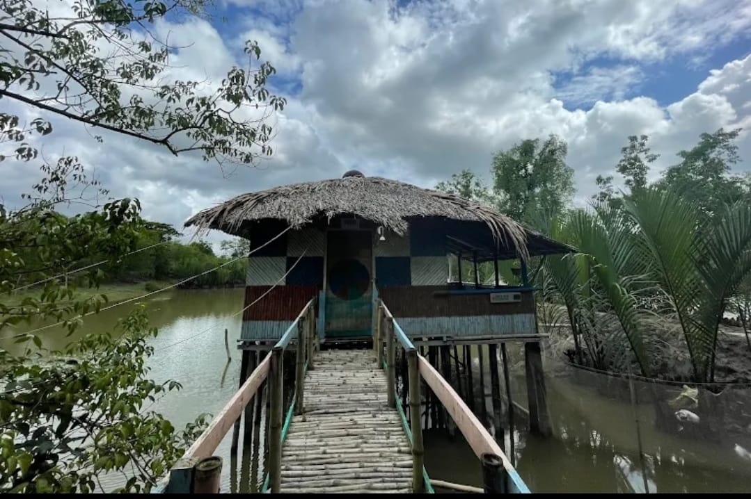 সুন্দরবনে রিসোর্ট মালিকসহ তিন পর্যটককে অপহরণ করেছে বনদস্যুরা