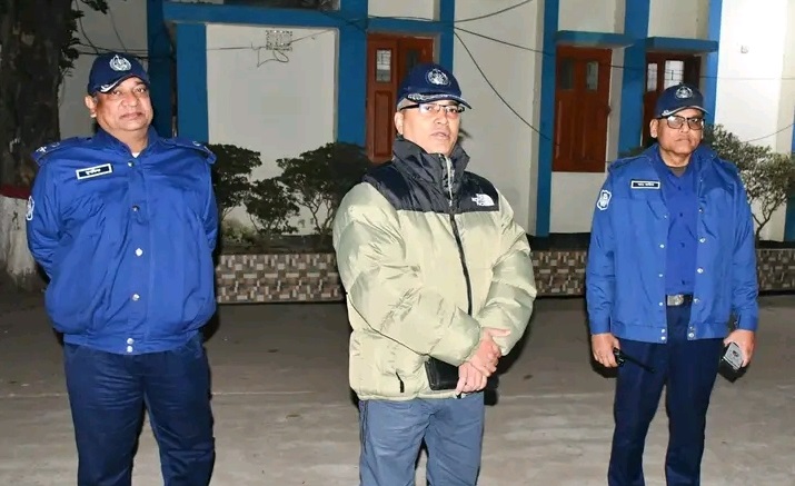 আত্রাই থানা আকস্মিক পরিদর্শনে নওগাঁর পুলিশ সুপার