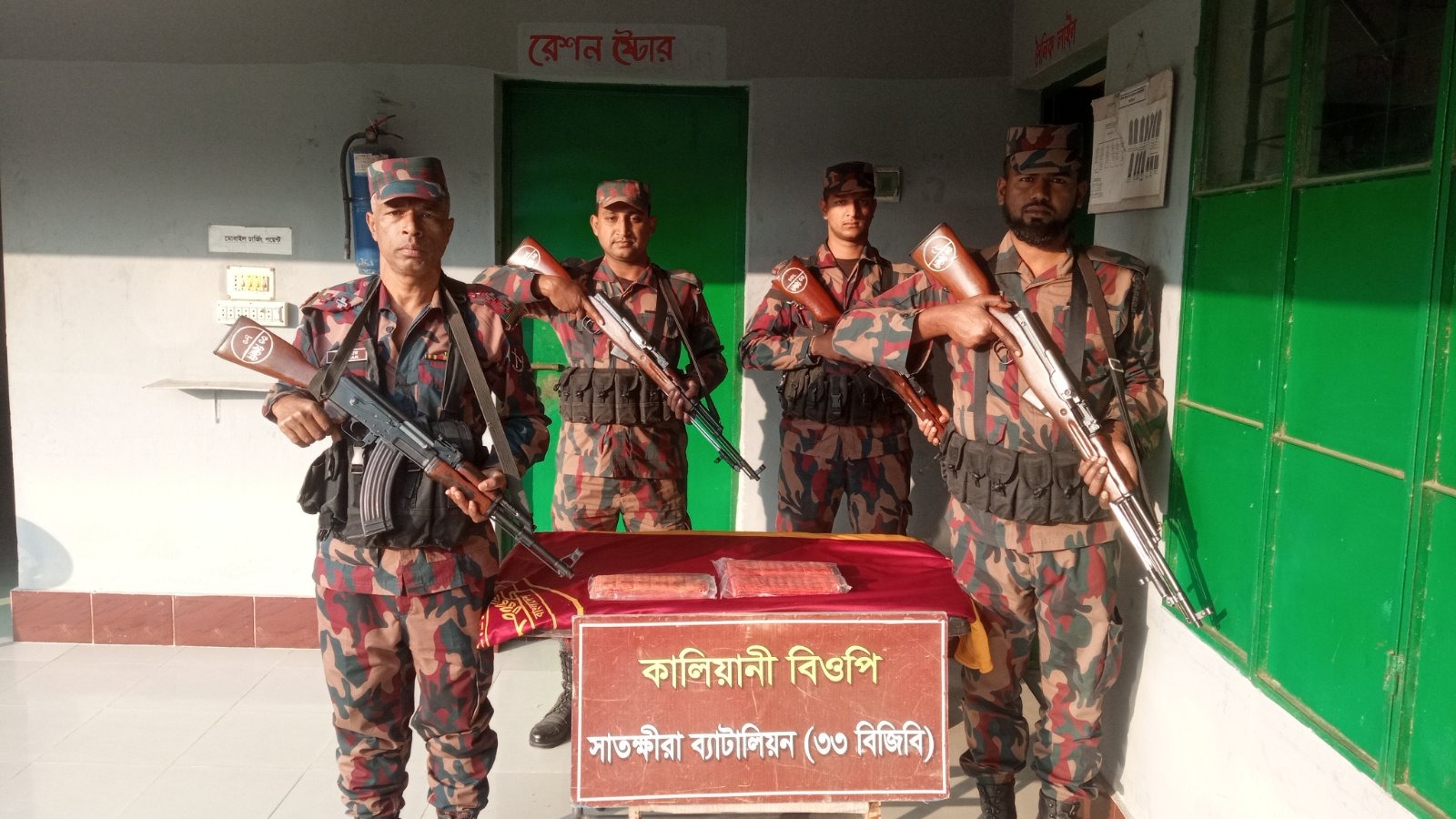 সাতক্ষীরা ও কলারোয়া সীমান্তে মাদক বিরোধী বিশেষ অভিযানে চোরাচালানী মালামাল জব্দ