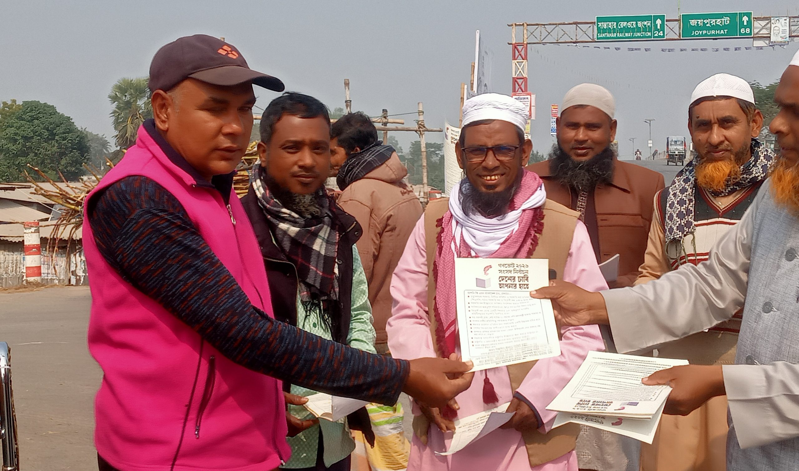 আত্রাইয়ে গণভোট ২০২৬ উপলক্ষে ‘হ্যাঁ’ ভোটের প্রচারণায় ইসলামিক ফাউন্ডেশনের ফিল্ড সুপারভাইজার ও শিক্ষকরা