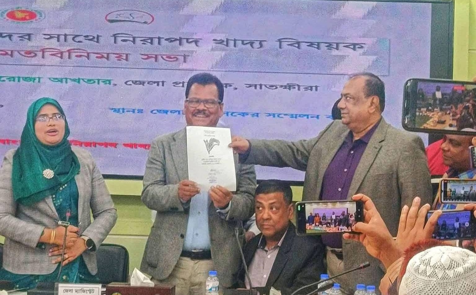 সাতক্ষীরা-১ আসনে ধানের শীষের কাণ্ডারি হাবিবুল ইসলাম হাবিব এলাকায় আনন্দের জোয়ার