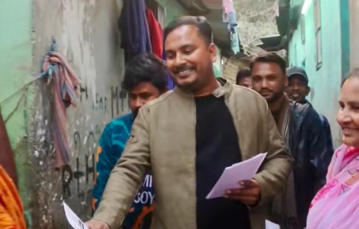 ধানের শীষের পক্ষে মাঠে কাজী আব্দুল ইনসান, বিহারী ক্যাম্পে ঘরে ঘরে লিফলেট বিতরণ