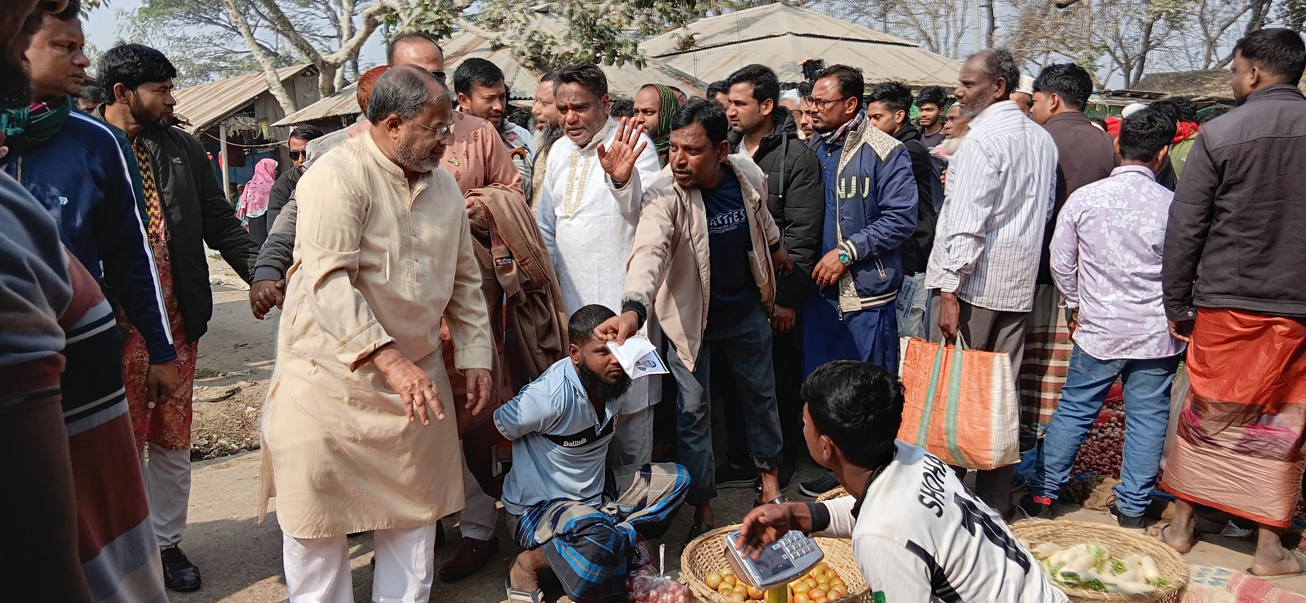 নাটোর-৩ সিংড়ায় ধানের শীষের প্রচারণায় মাঠে নামলেন এমপি প্রার্থী অধ্যক্ষ আনু