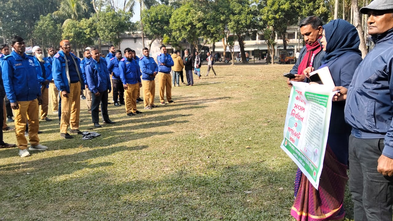 বাকেরগঞ্জে ত্রয়োদশ জাতীয় সংসদ নির্বাচন ও গণভোট উপলক্ষে গ্রাম পুলিশদের নিয়ে প্রচারণা সভা