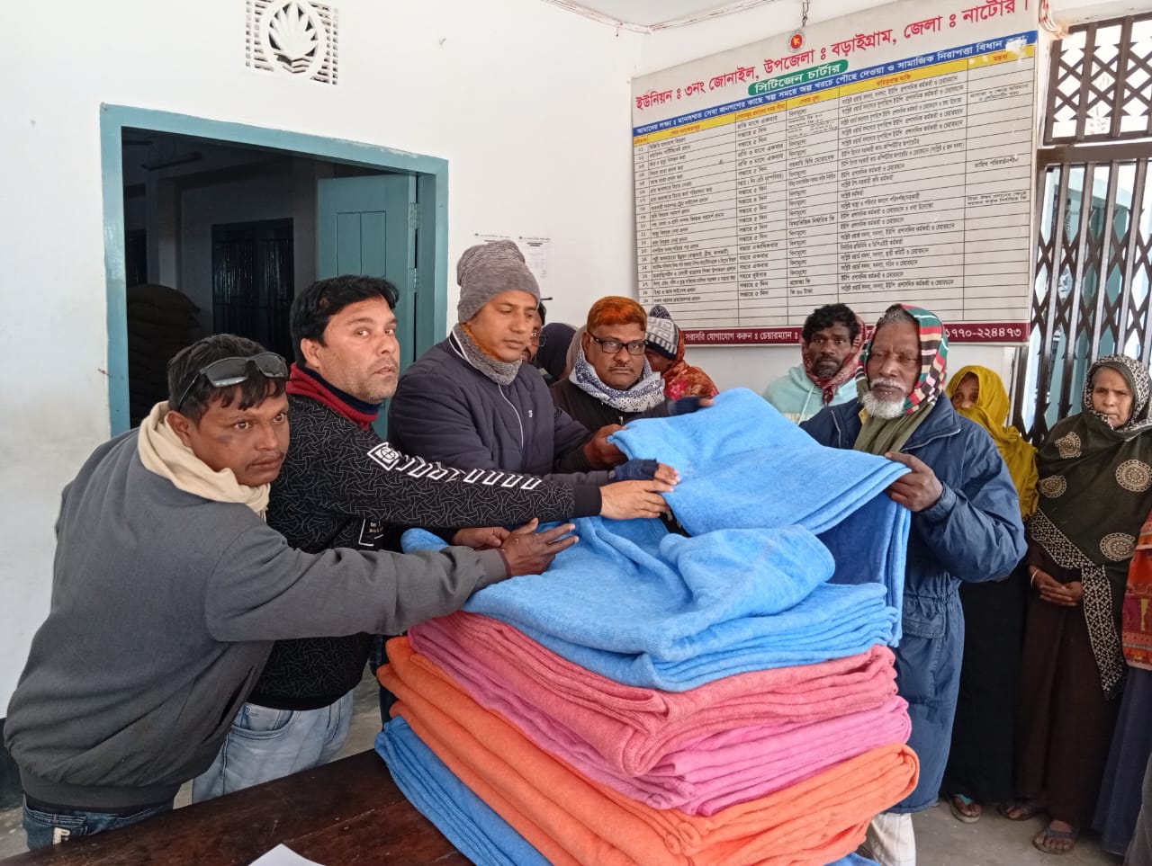 জোনাইল ইউনিয়নে সরকারের অনুদানে শীতার্তদের মাঝে কম্বল বিতরণ