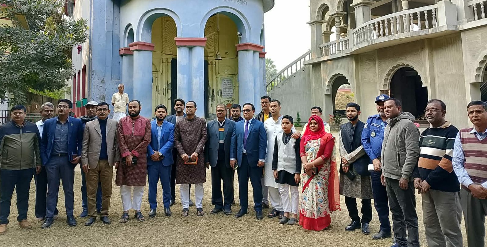 বিভাগীয় কমিশনার শ্রী শ্রী রঘুনাথ জিউ মন্দির পরিদর্শন করেন