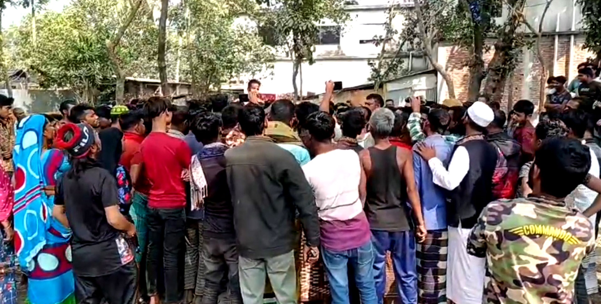 কালীগঞ্জের কাশিপুর বেদে পল্লীর দীর্ঘদিনের দ্বন্দ্বের অবসান: ঘরে ফিরল ৪০ পরিবার
