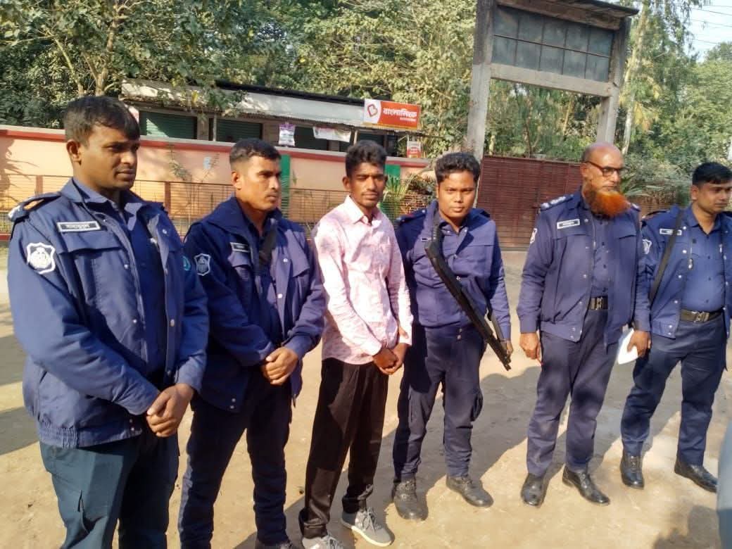 গাইবান্ধায় সহকারী শিক্ষক নিয়োগ পরীক্ষায় নকলের চেষ্টা: কথা বলার ডিভাইসসহ পরীক্ষার্থী আটক