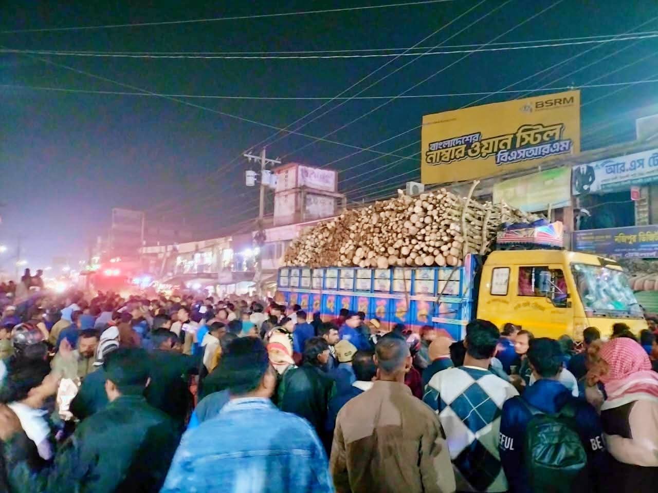 নওগাঁর পত্নীতলায় ট্রাকের চাকায় পিষ্ট হয়ে মা-মেয়ের মর্মান্তিক মৃত্যু