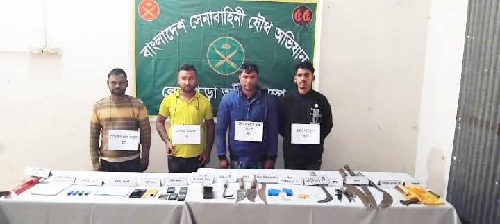লোহাগড়ায় সেনা অভিযানে মাদক, দেশীয় অস্ত্র ও নগদ টাকা সহ, গ্রেফতার ৪