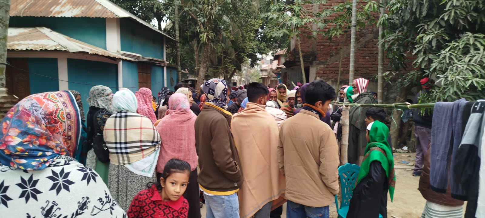 মোহনগঞ্জে ইট বোঝাই হ্যন্ডট্রলির চাপায় শিশু নিহত