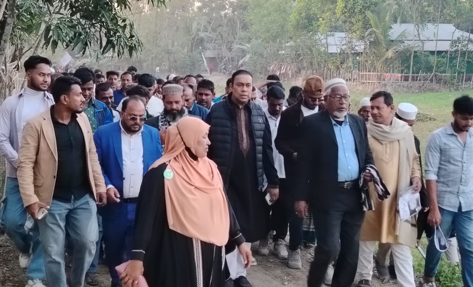 সন্দ্বীপে ধানের শীষের পক্ষে কেন্দ্রীয় নেতা মিল্টনের বিএনপির ডোর টু ডোর প্রচারণা
