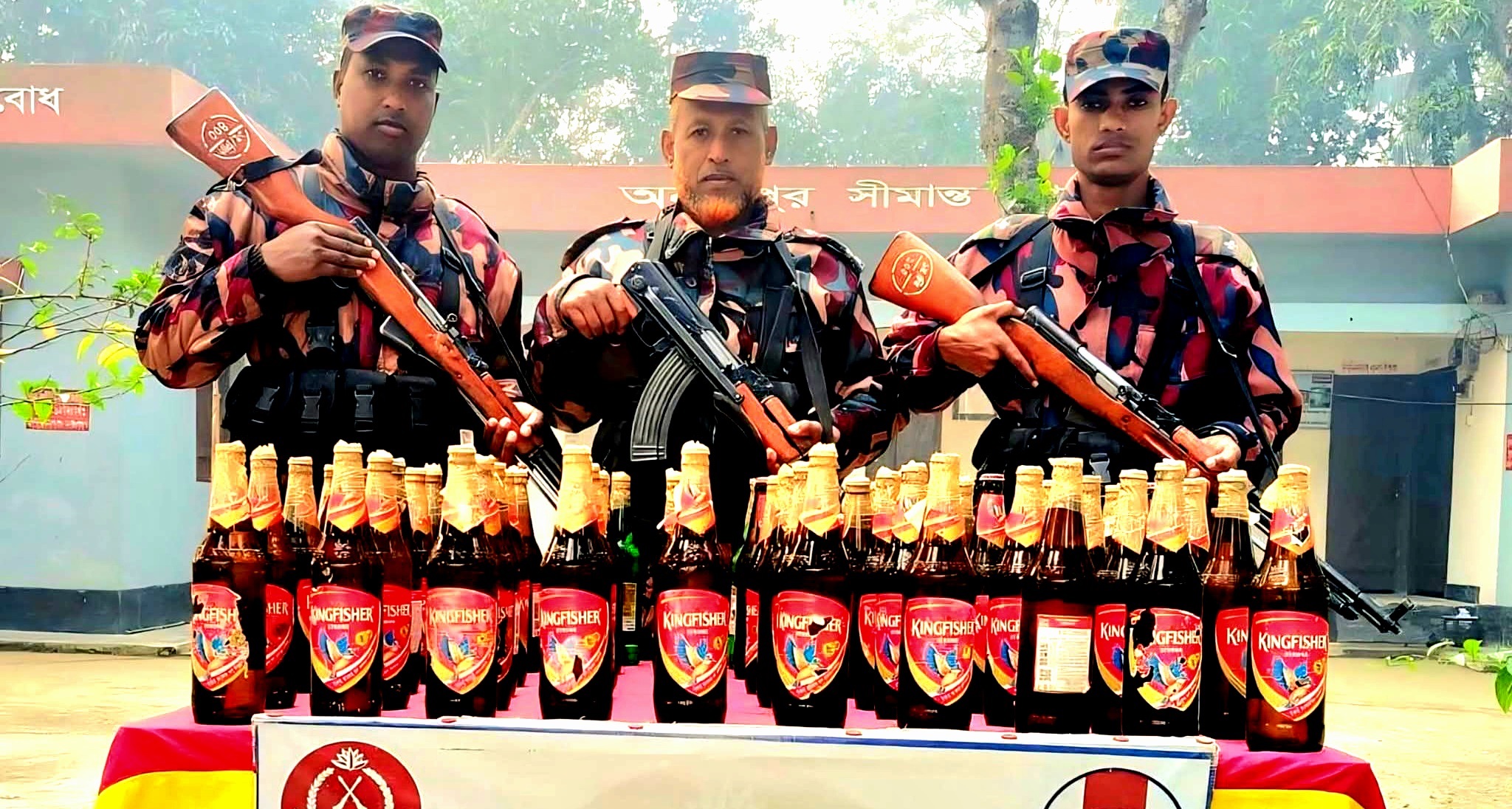 ফুলবাড়ী সীমান্তে বিপুল পরিমাণে ভারতীয় মদ ও বিয়ার উদ্ধার