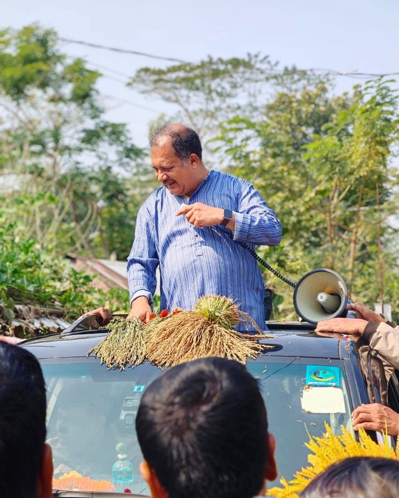 আগৈলঝাড়ায় ধানের শীষের প্রার্থী জহির উদ্দিন স্বপনের গণসংযোগ