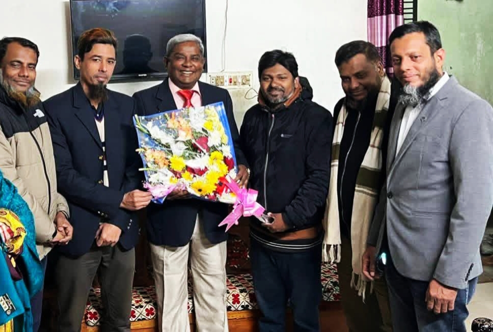 গৌরনদী প্রেসক্লাবের নবনির্বাচিত সভাপতি কে ফুলেল শুভেচ্ছা