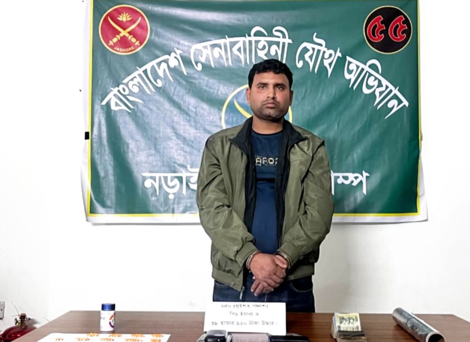 লোহাগড়ায় সেনা অভিযানে চিহ্নিত মাদক ব্যবসায়ী আটক, উদ্ধার ইয়াবা ও নগদ টাকা