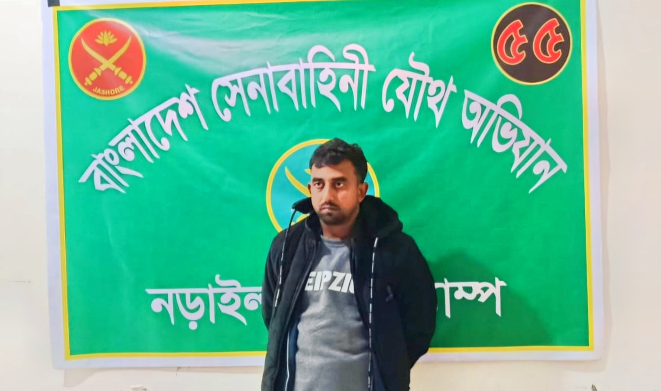 লোহাগড়ায় যৌথবাহিনীর অভিযানে বিদেশী পিস্তল, গুলিসহ যুবক গ্রেফতার