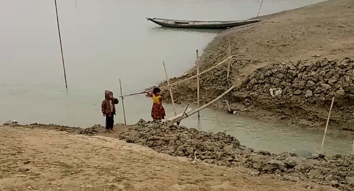 সুনামগঞ্জের মধ্যনগরে ফসল রক্ষা বাঁধে দৃঢ় গতি