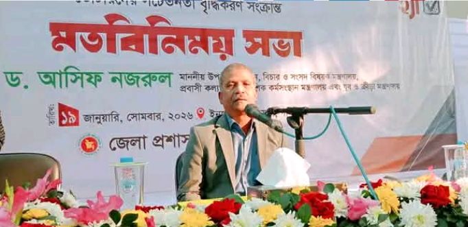গাইবান্ধার বৈষম্যাবরোধী ছাত্র আন্দোলনের নেতাকমার ভুয়া স্লোগানের বক্তব্যে আসিফ নজরুল