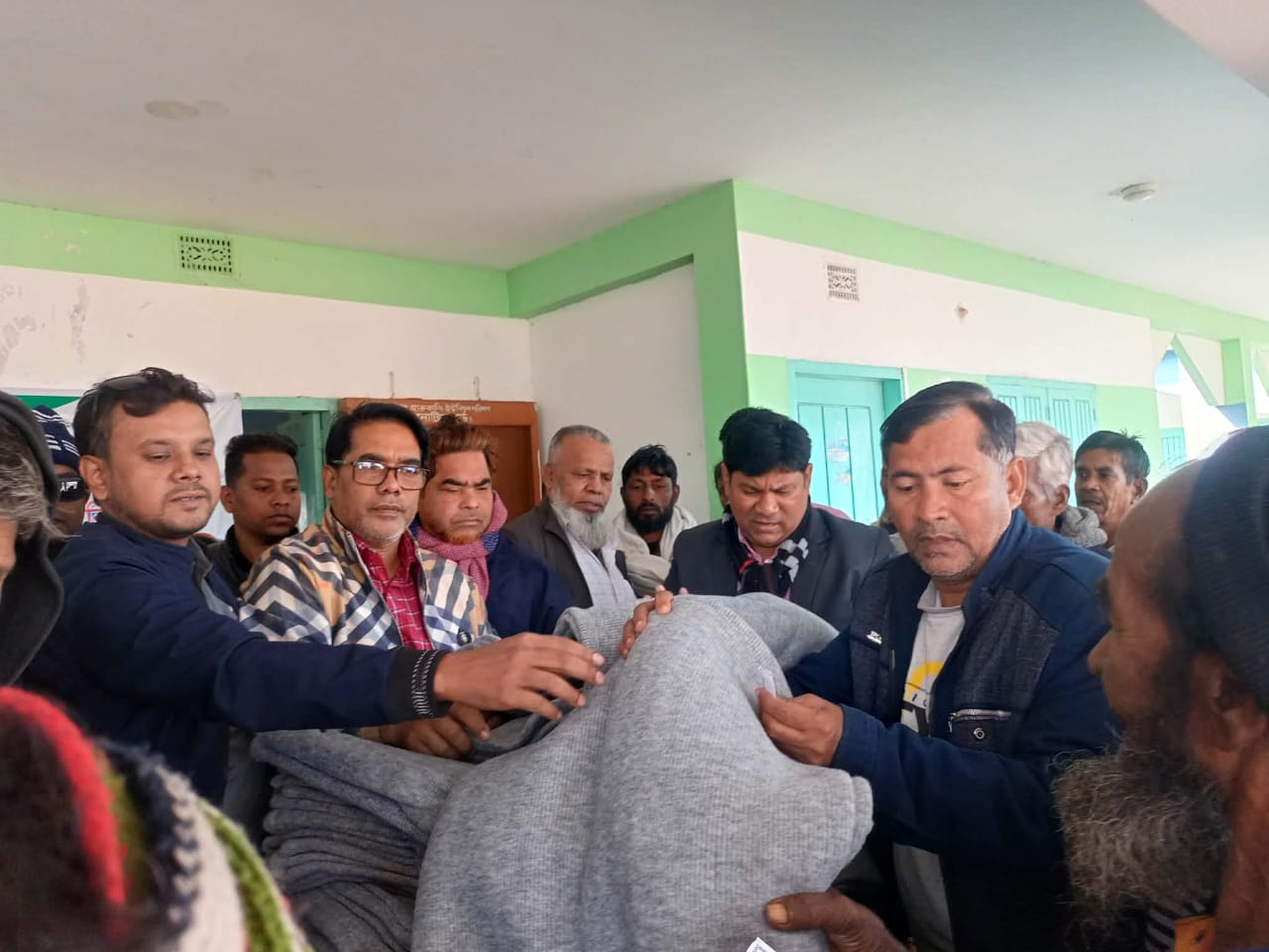ডেবনেয়ার পক্ষ হতে শীতার্তাদের মাঝে কম্বল বিতরণ : হারুকান্দি ইউনিয়ন বিএনপি ও সহযোগী সংগঠন