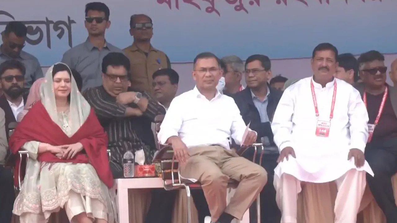 রাজশাহীর জনসভা মঞ্চে তারেক রহমান