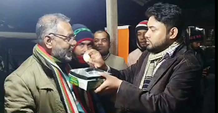 কমিটি বিলুপ্ত হওয়ায় গলাচিপায় মিষ্টি বিতরণ করেছে বিএনপির নেতাকর্মীরা