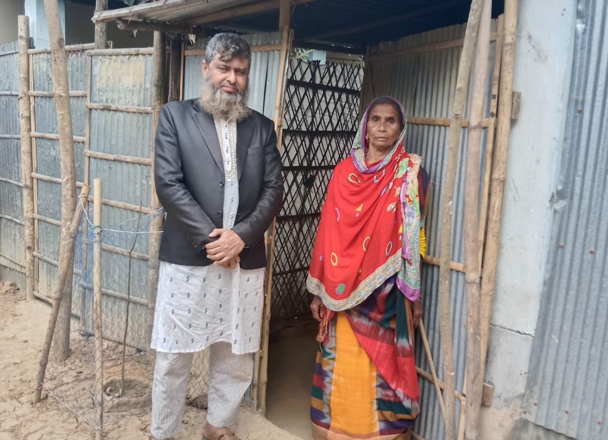 তারাগঞ্জ উএনও’র হস্তক্ষেপে সুদ কারবারির লাগানো তালা খুলে দেওয়া হলো
