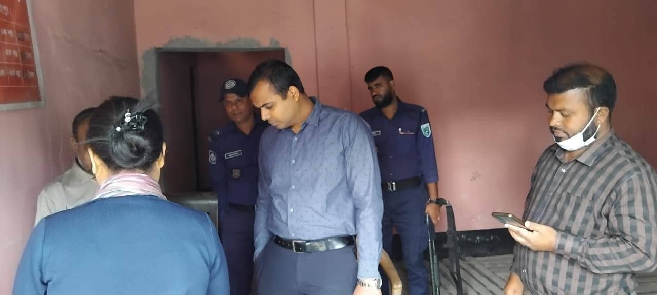 রংপুরের তারাগঞ্জে টিসিবি ও সার ডিলারের জরিমানা