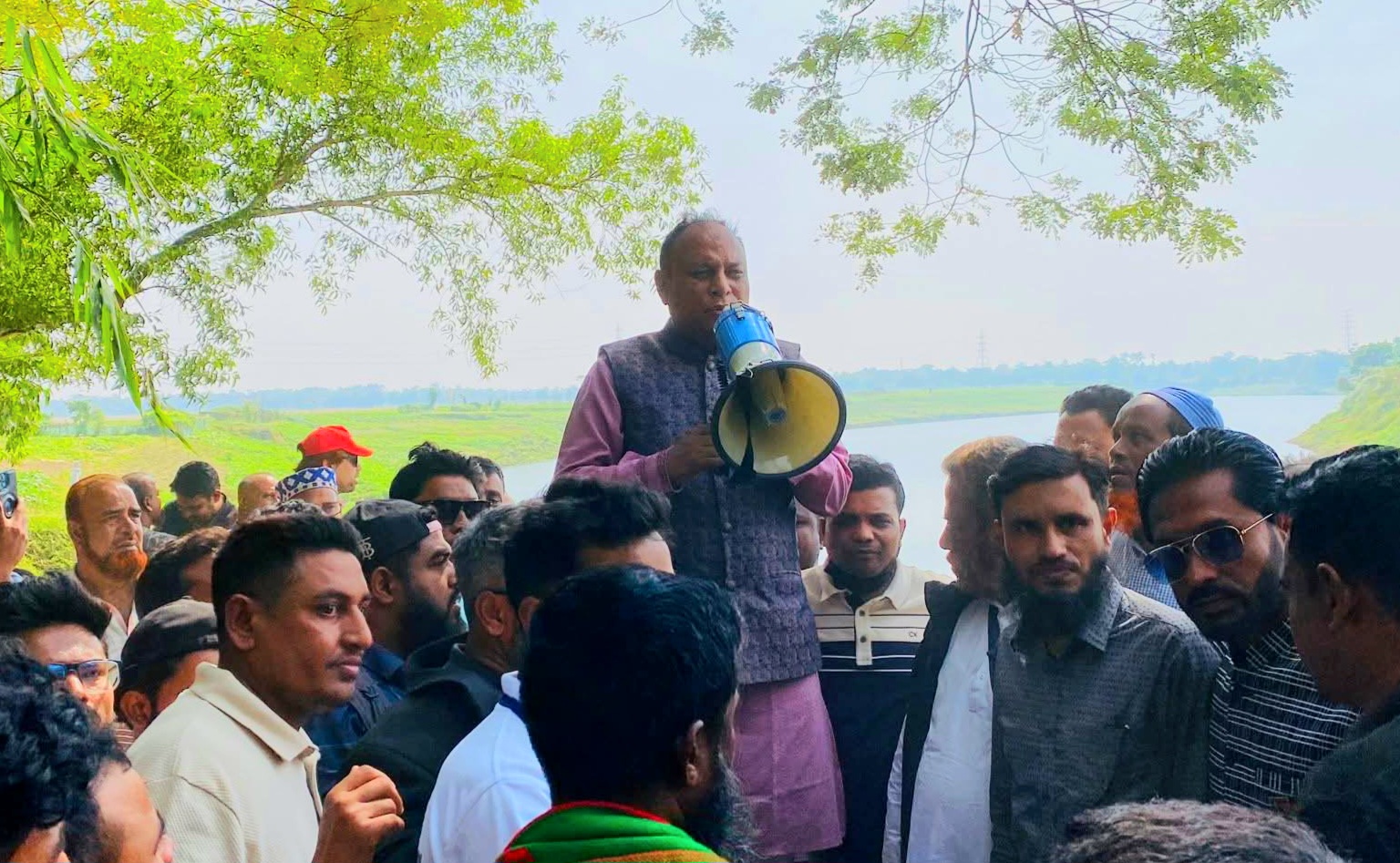 নদীভাঙন সমস্যার স্থায়ী সমাধানের আশ্বাস সিলেট ৬ আসনের সংসদ সদস্য পদ প্রার্থী এডভোকেট এমরান আহমদ চৌধুরী