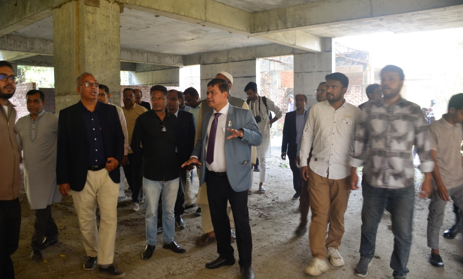 দীর্ঘদিন বন্ধ থাকা পর বেরোবির ছাত্রী হল ও রিসার্চ ইনস্টিটিউটের নির্মাণকাজ পুনরায় চালু