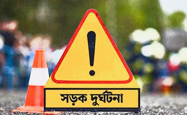 সাপাহারে মোটরসাইকেল দুর্ঘটনায় কলেজ ছাত্র নিহত