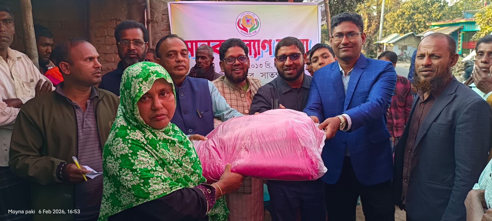 সাতক্ষীরার ধুলিহরে মানবকল্যাণ সংস্থার উদ্যোগে শীতবস্ত্র বিতরণ