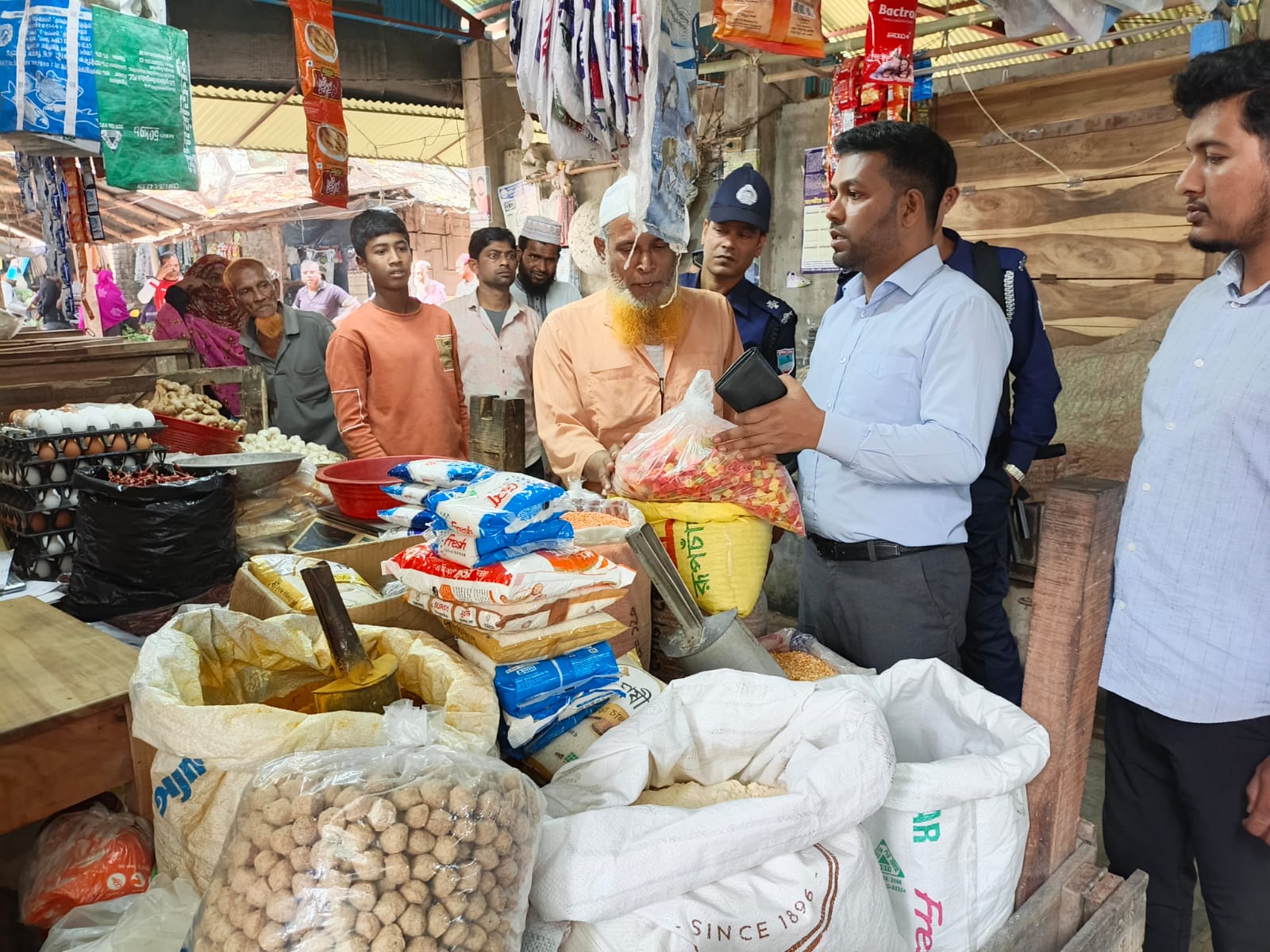 সাতক্ষীরায় ভ্রাম্যমান আদালতের অভিযানে ৫ হাজার টাকা জরিমানা