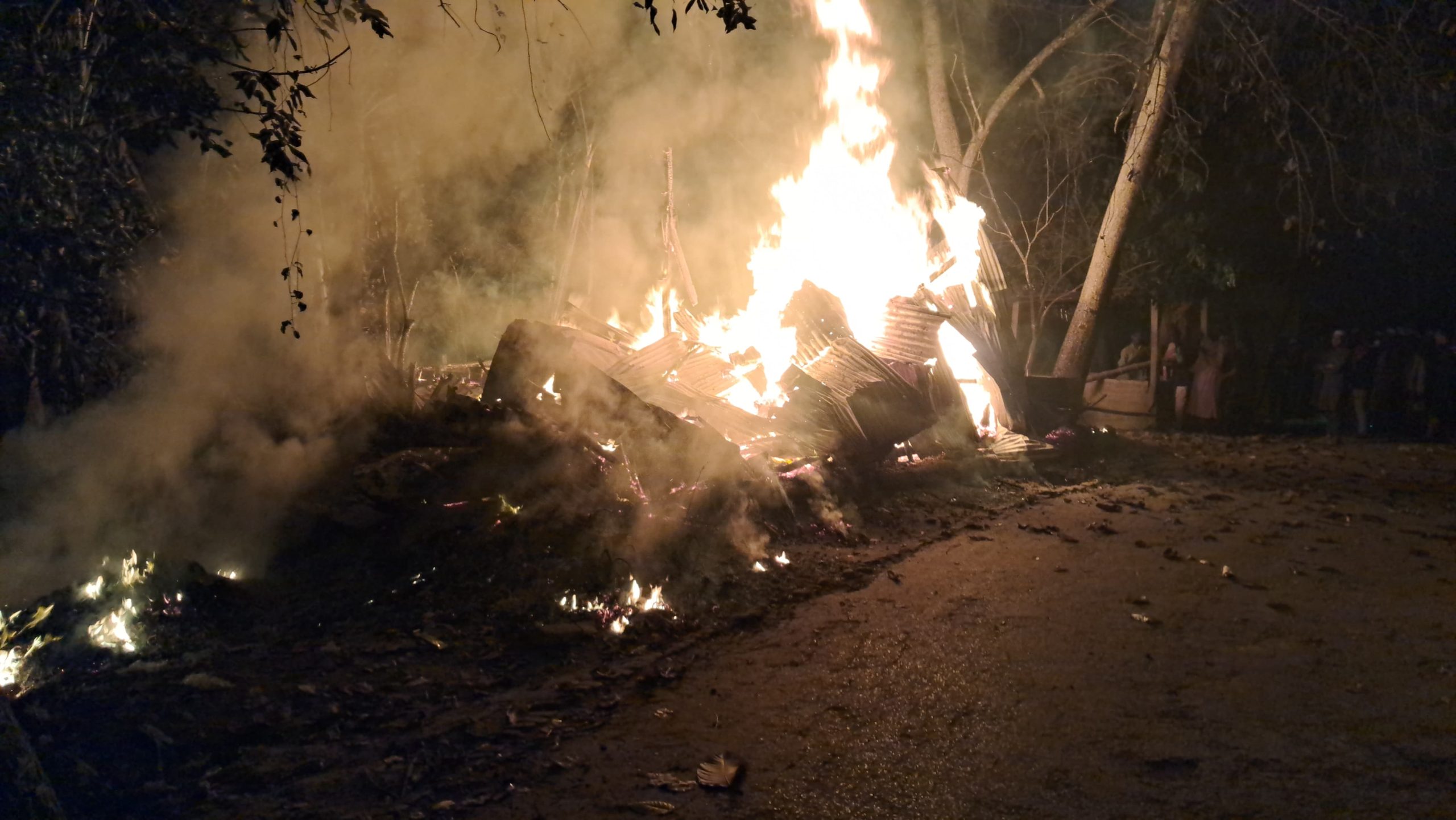 আগুনে বিধবার বসতঘর পুড়ে ছাই